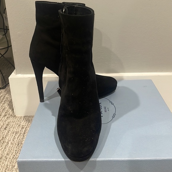 Suede platform boots. Size 7.5 - Picture 2 of 5